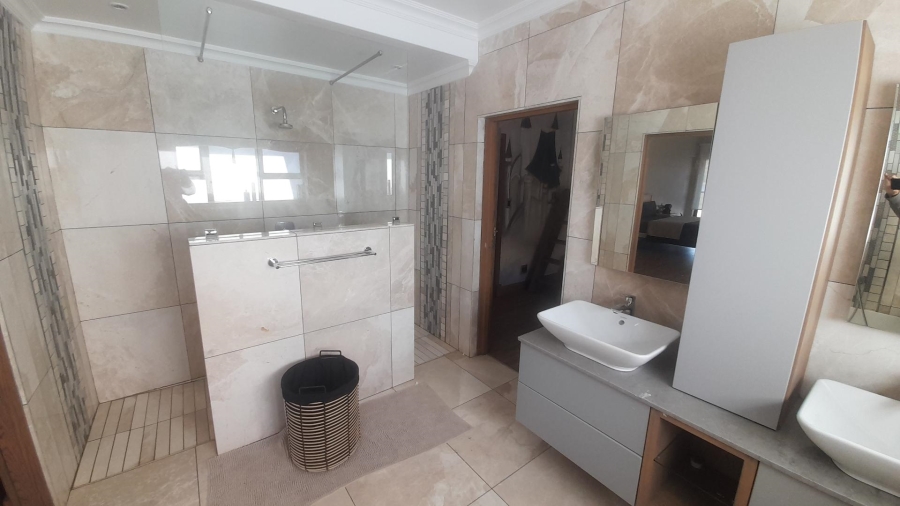 6 Bedroom Property for Sale in Birdwood Estate North West